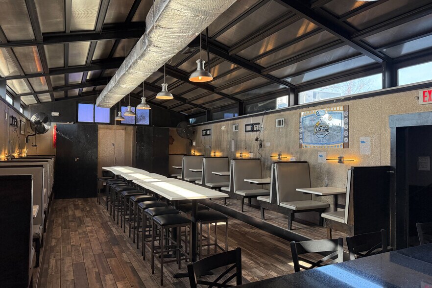 More Photos Of 723 8th St SE, Washington Storefront For Sale