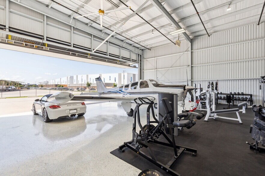 More Photos Of 15809 Addison Rd, Addison Airplane Hangar For Sale