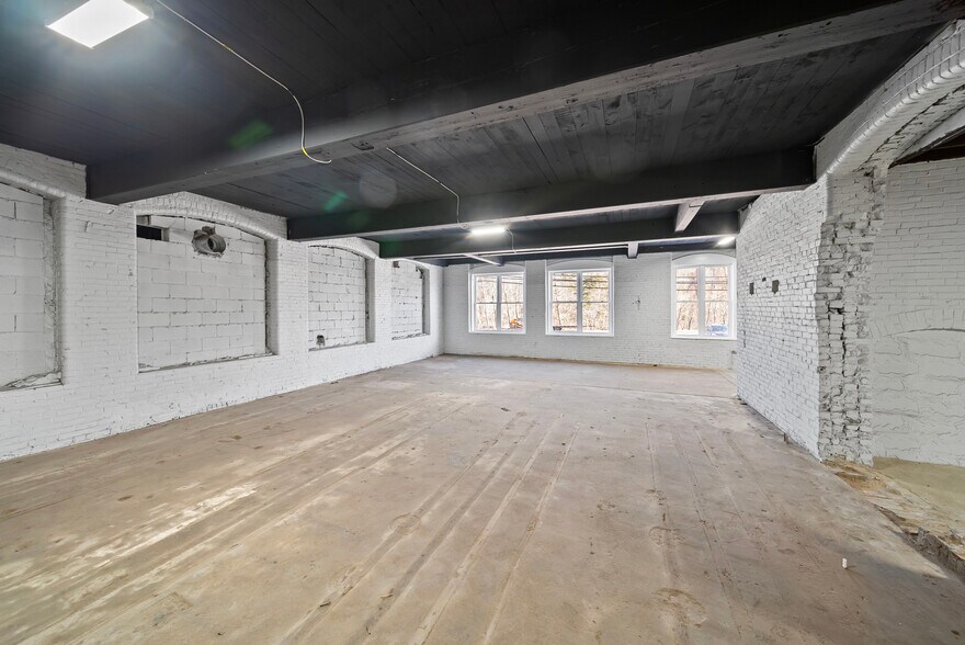 More Photos Of 174 N Main St, Franklin Light Manufacturing For Sale