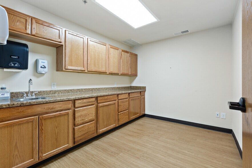 More Photos Of 26243 State Highway 51, Wagoner Medical For Sale