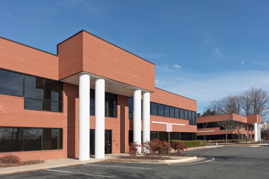 More Photos Of 24 Center St, Stafford Office For Lease