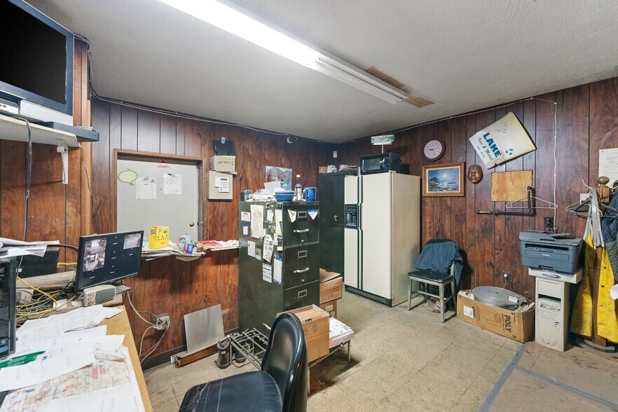 More Photos Of 741 Hoffman St, Hammond Industrial For Sale