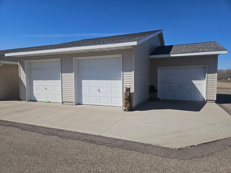 More Photos Of 1955 1st Ave N, Windom Hotel For Sale