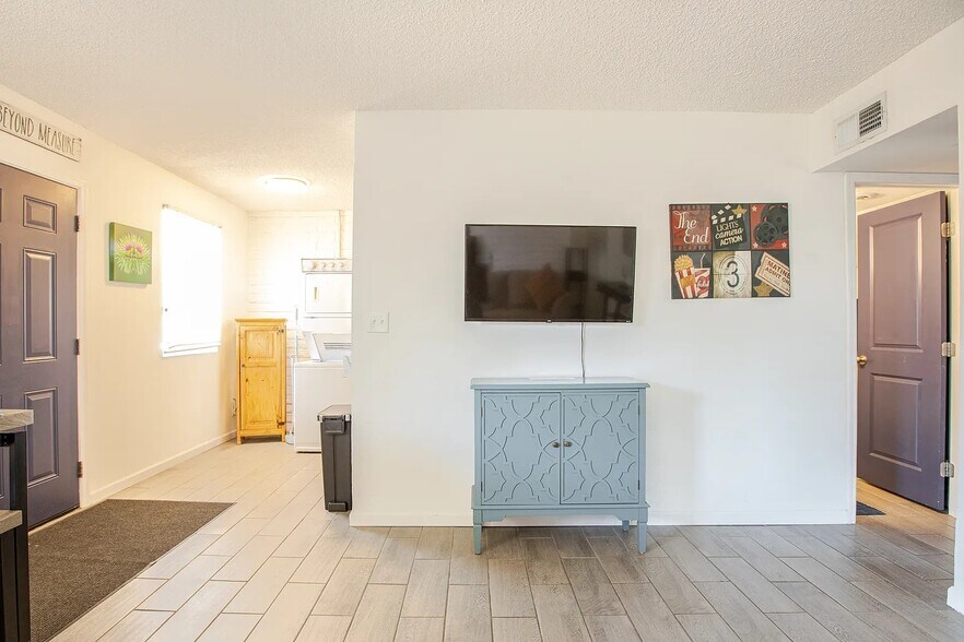 More Photos Of 7031 N 80th Ave, Glendale Apartments For Sale