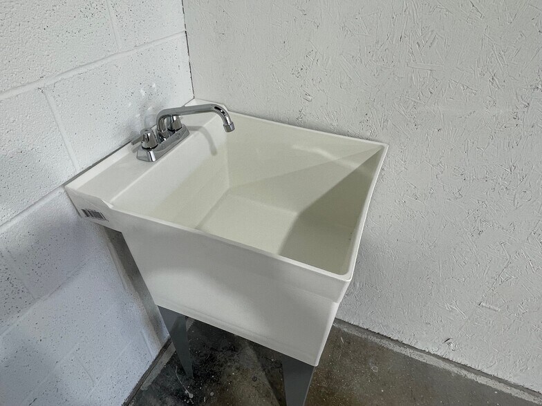 More Photos Of 3300 Browns Mill Rd, Johnson City Office For Lease