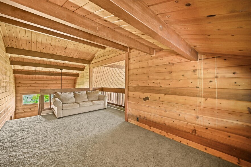 More Photos Of 1335 S Kio St, Watkins Veterinarian Kennel For Sale