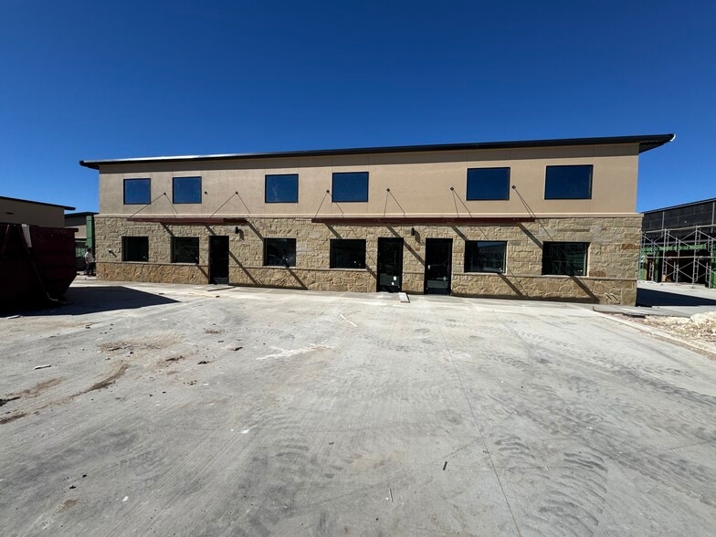 More Photos Of 401 S Chitalpa St, Leander Flex For Sale