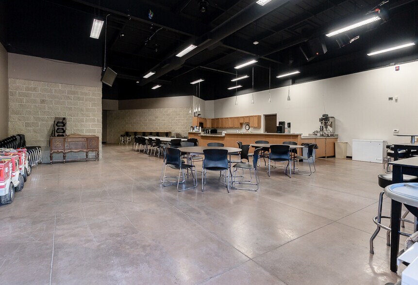 More Photos Of 2620 McLaughlin Ave, Muskegon General Retail For Sale