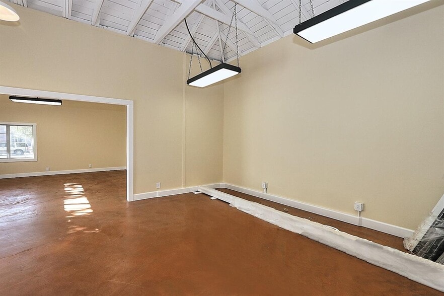 More Photos Of 2301 F St, Sacramento Freestanding For Sale