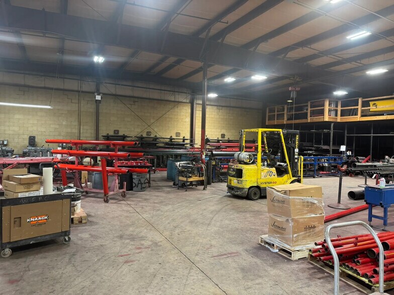 More Photos Of 101 Bidwell Rd, South Windsor Warehouse For Lease