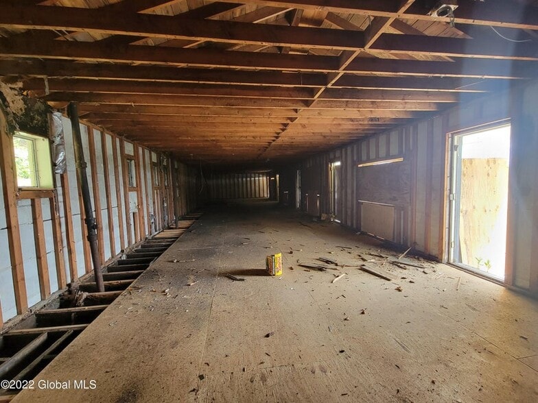 More Photos Of 9071 US Route 9W, Athens Hotel For Sale