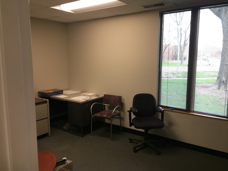 More Photos Of 1665-1695 Elk Blvd, Des Plaines Office For Lease