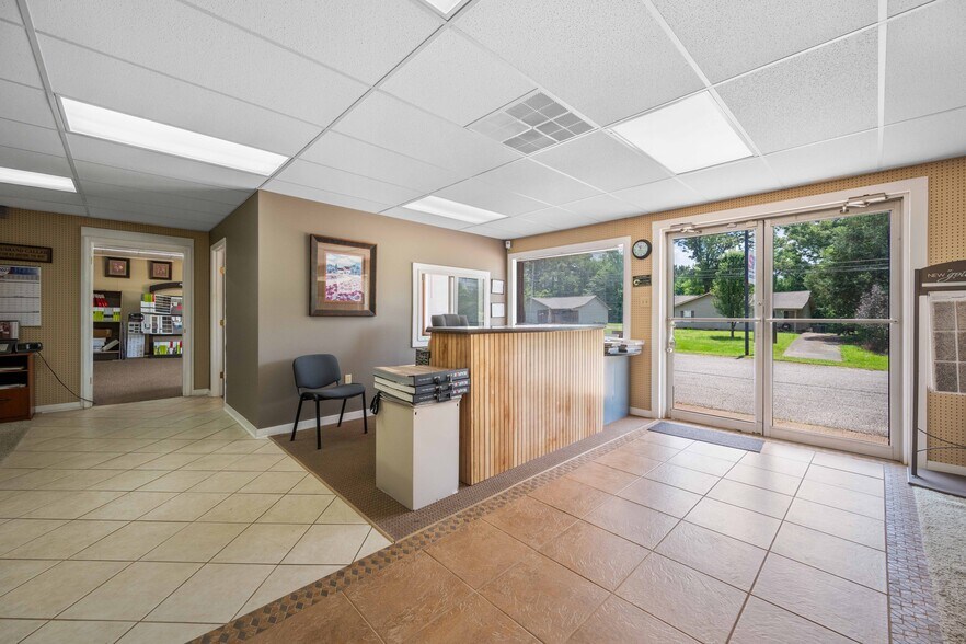 More Photos Of 364 W Main St, Decaturville Flex For Sale