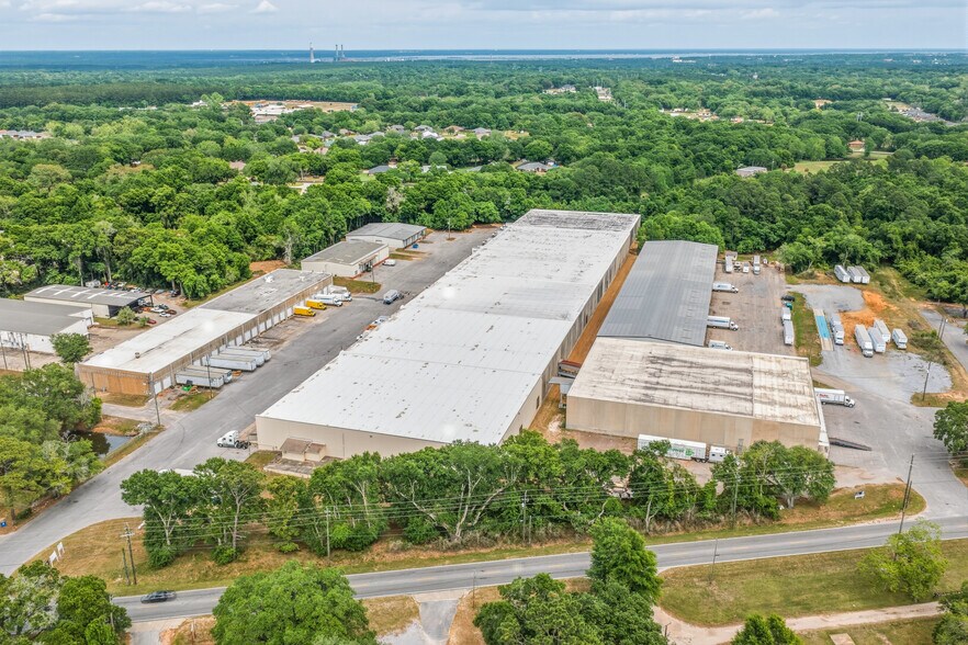 More Photos Of 10020 N Palafox St, Pensacola Distribution For Lease