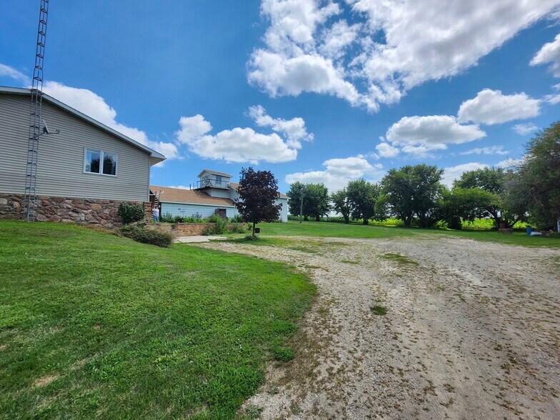 More Photos Of 17069 400th St, Leland Contractor Storage Yard For Sale