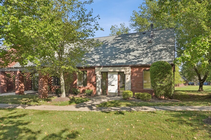 More Photos Of 176 Tamarack Cir, Skillman Office For Sale