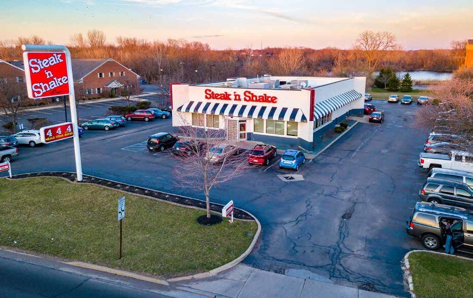 Primary Photo Of 4666 Dressler Rd NW, Canton Restaurant For Lease