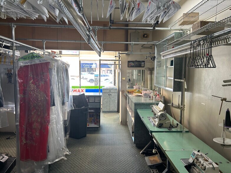 More Photos Of 4538 Bell Blvd, Bayside General Retail For Lease