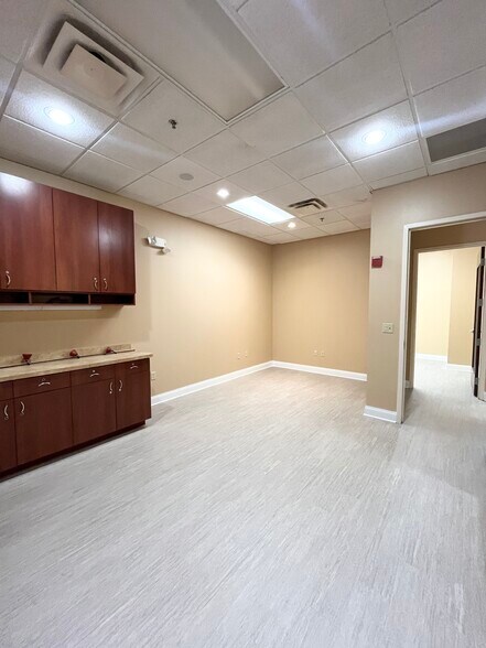 More Photos Of 6000 Turkey Lake Rd, Orlando Medical For Lease
