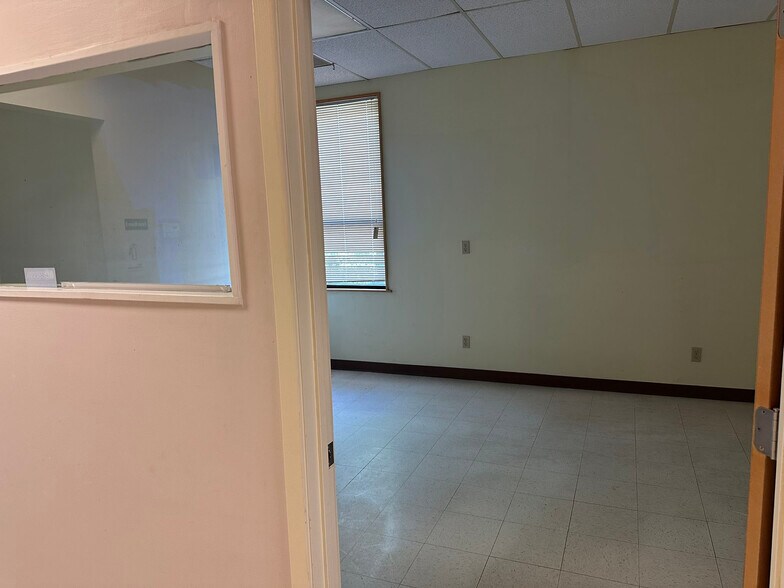 More Photos Of 961 Canal St, Syracuse Medical For Sale