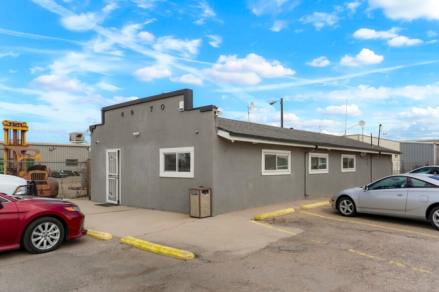 More Photos Of 6970 Eudora Dr, Commerce City Showroom For Sale