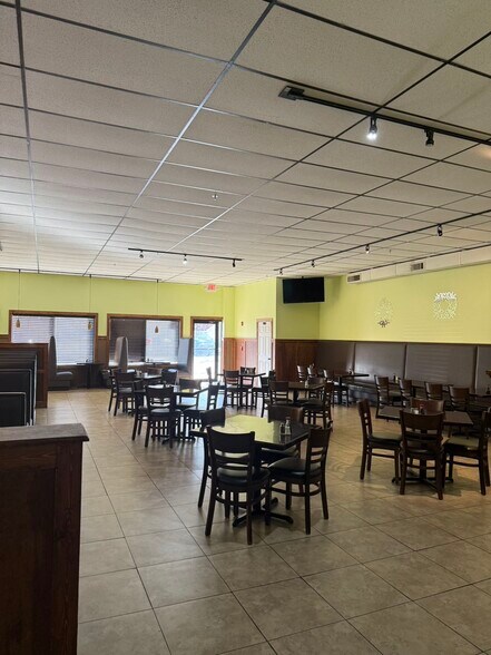 More Photos Of 103 W Court House Sq, Cumming General Retail For Sale