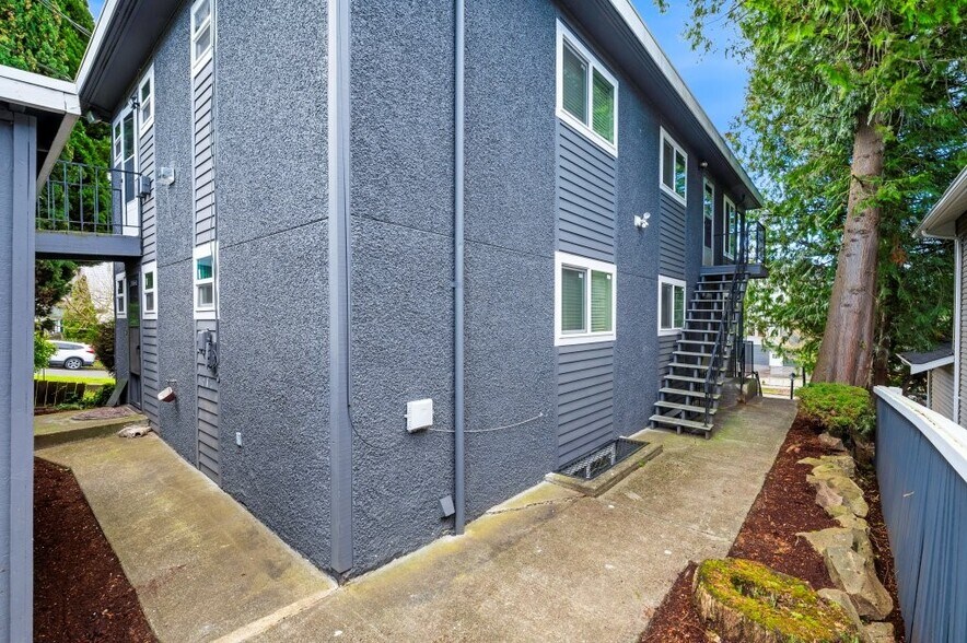 More Photos Of 5954 Fauntleroy Way, Seattle Multifamily For Sale