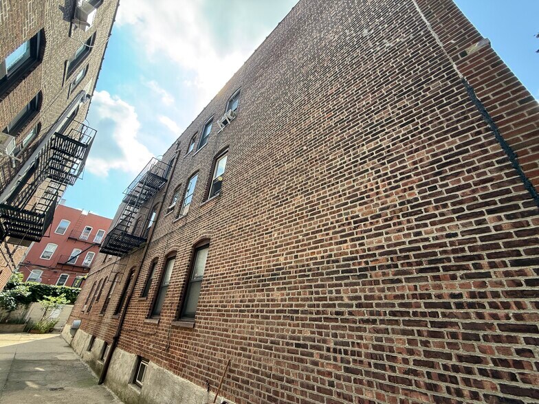 More Photos Of 4715 47th St, Woodside Apartments For Sale