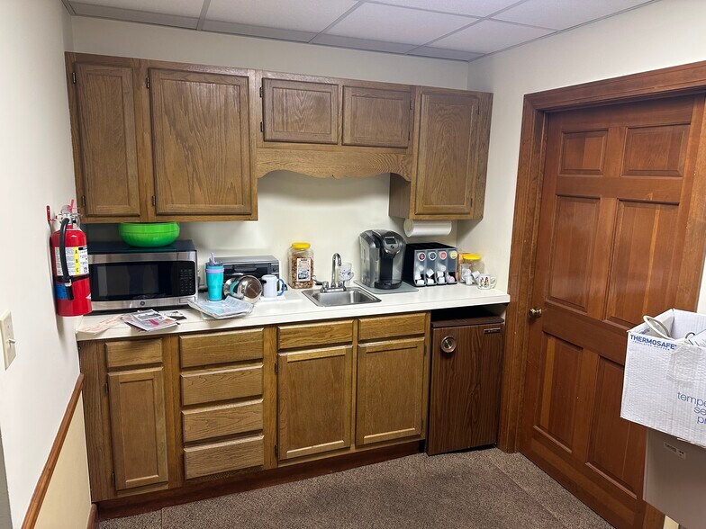 More Photos Of 3805 Forrestgate Dr, Winston-Salem Office For Sale