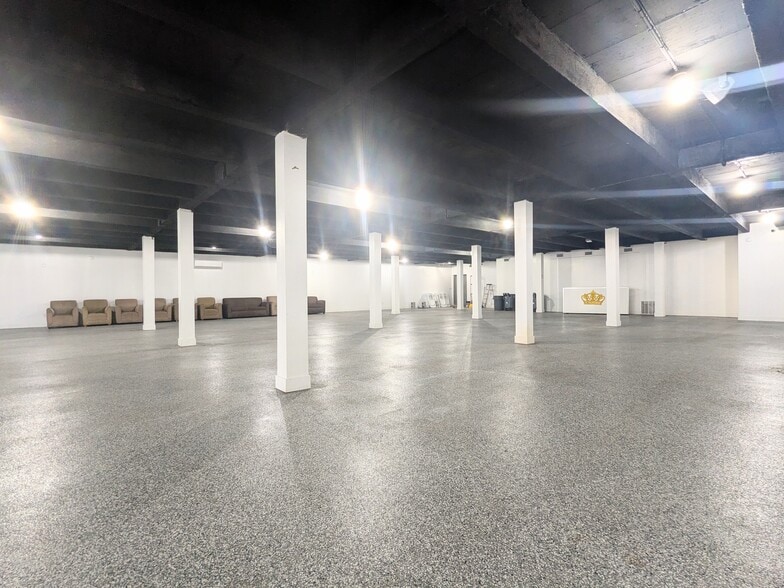 More Photos Of 179 N Main St, Freeport Storefront Retail Office For Lease