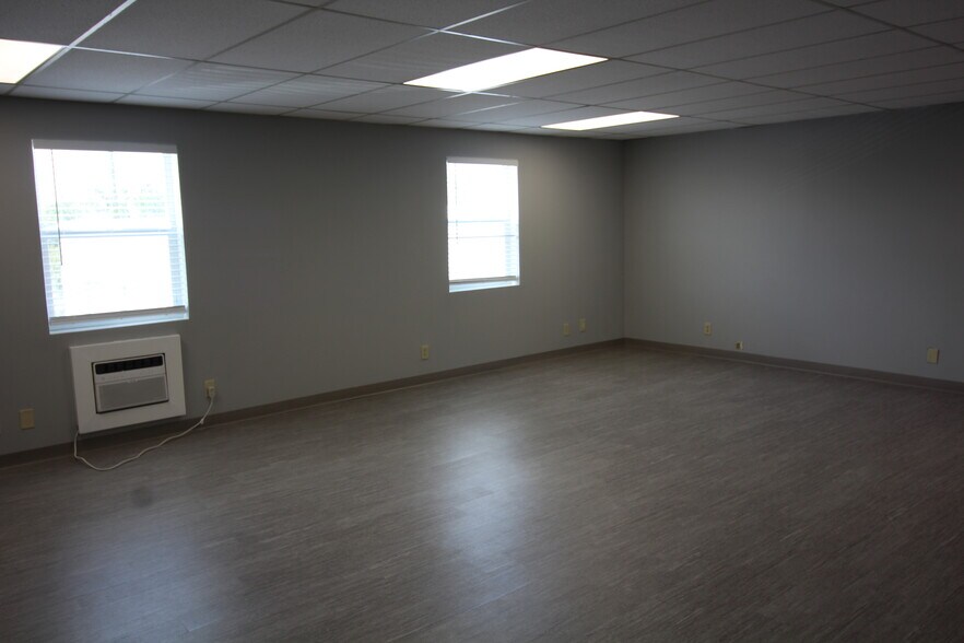 More Photos Of 106 Commerce Way, Jupiter Warehouse For Lease