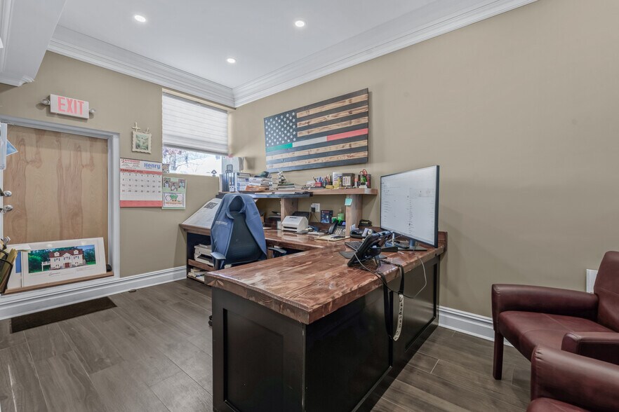 More Photos Of 431 Hempstead Ave, West Hempstead Office For Lease