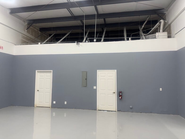 More Photos Of 1410 Park Ln S, Jupiter Warehouse For Lease