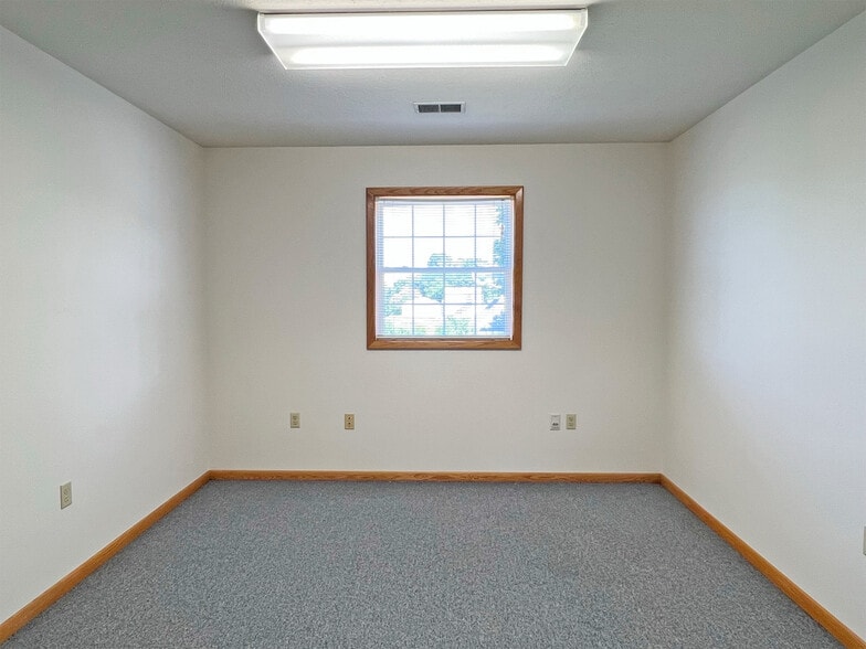 More Photos Of 4546 W Ridge Road, Erie Office For Sale