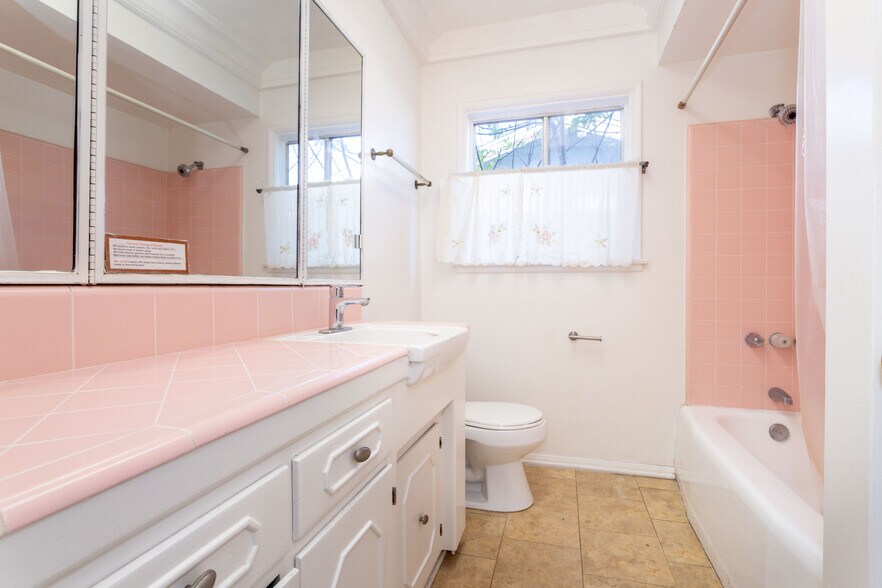 More Photos Of 9826 Columbus Ave, North Hills Multifamily For Sale
