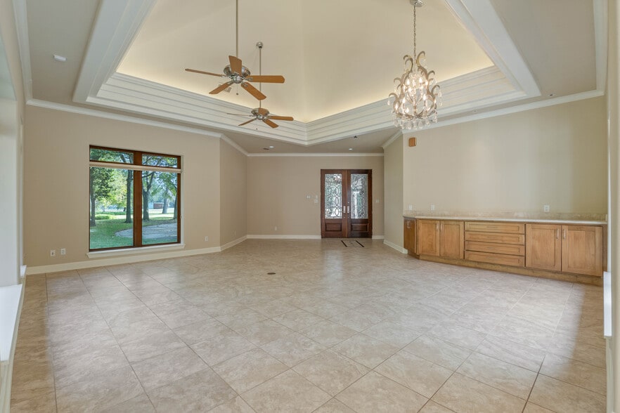 More Photos Of 16621 Hereford Dr, Tomball Flex For Sale