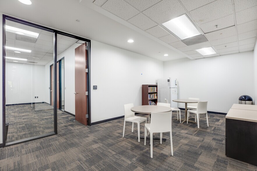 More Photos Of 390-392 Potrero Ave, Sunnyvale Research And Development For Lease
