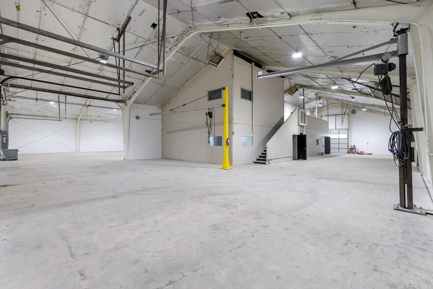 More Photos Of 3623-3625 E Vickery Blvd, Fort Worth Warehouse For Sale