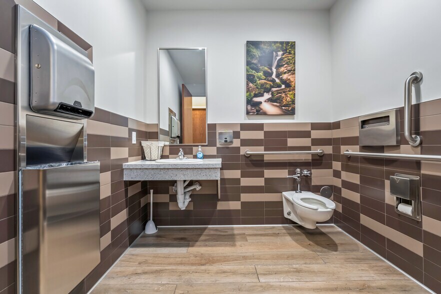 More Photos Of 18335 E 103rd Ave, Commerce City Medical For Sale