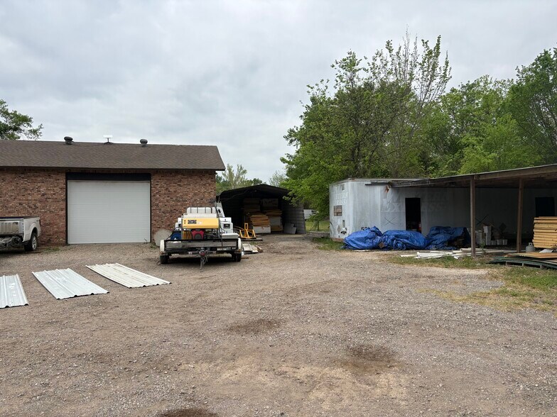 More Photos Of 300 Aspen ln, Van Light Distribution For Lease