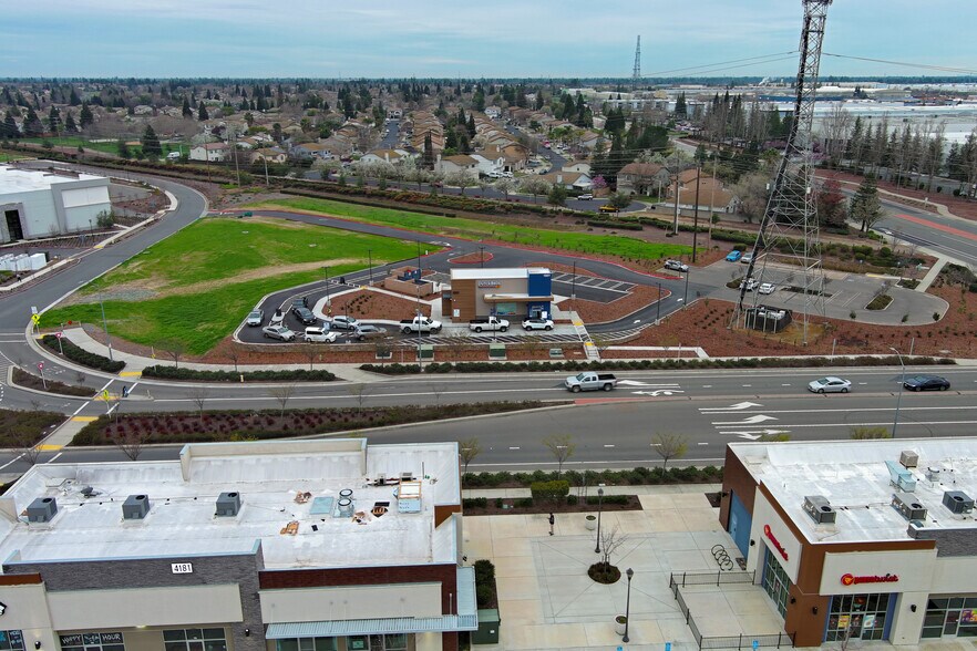 More Photos Of 1951 Freedom Way, Roseville Fast Food For Sale