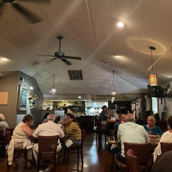 More Photos Of 322-325 Metacom Ave, Warren Restaurant For Sale