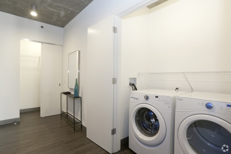 More Photos Of 215 W Lake St, Chicago Apartments For Lease
