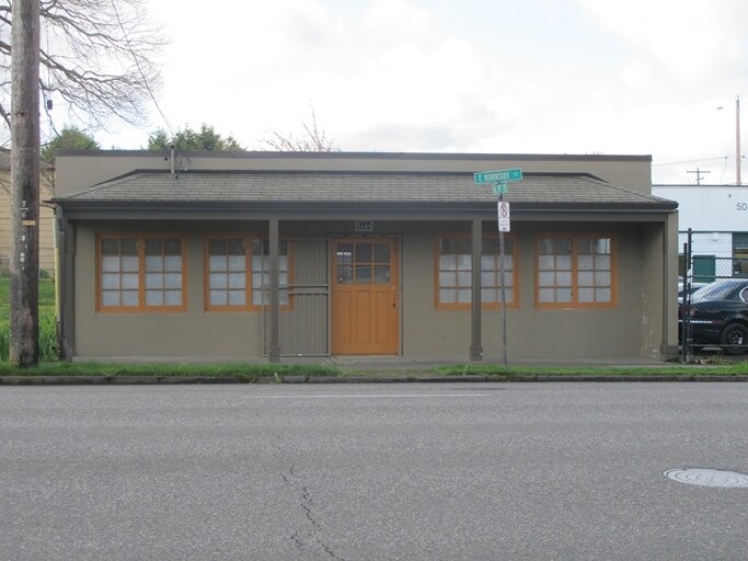 Primary Photo Of 5744 E Burnside St, Portland Flex For Sale