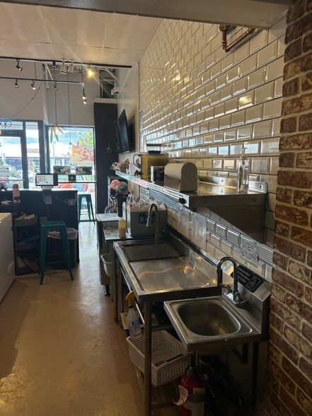 More Photos Of 3045 Monsarrat Ave, Honolulu Freestanding For Lease