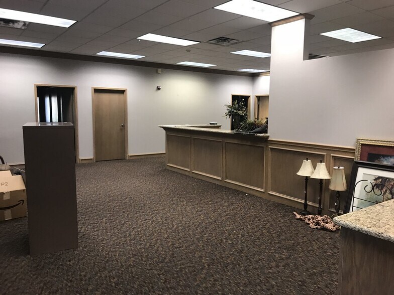 More Photos Of 2110-2120 S Broadway, Edmond Office For Lease