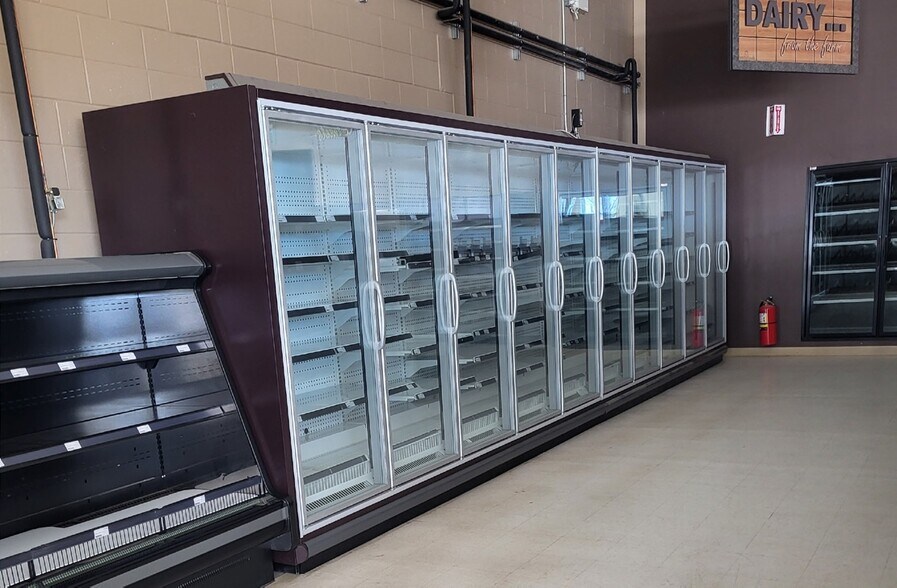 More Photos Of 100 1st Ave W, Assiniboia Storefront For Lease