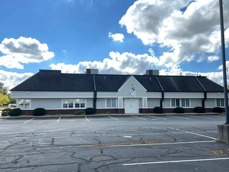 More Photos Of 1320 E 53rd St, Anderson Office For Lease