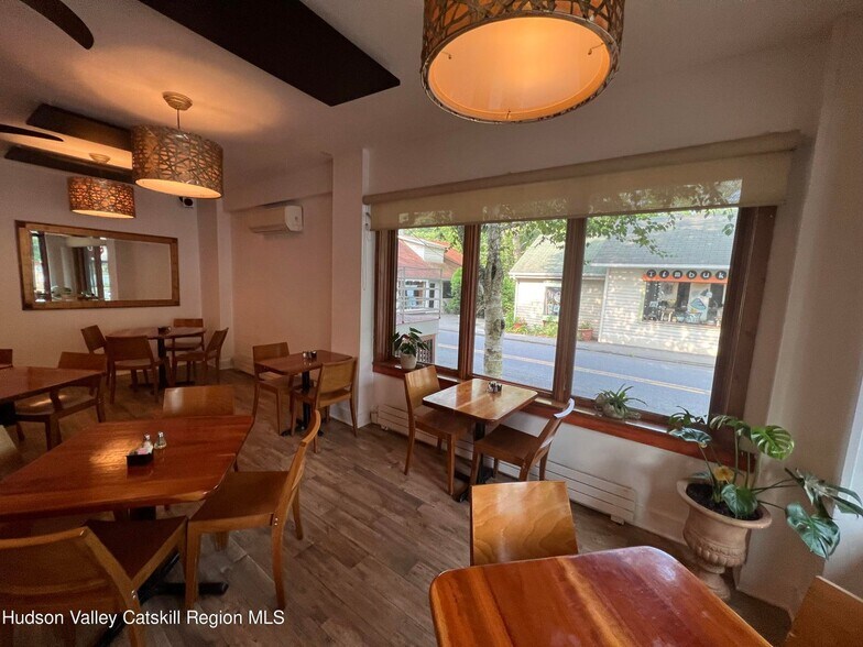 More Photos Of 51 Tinker St, Woodstock Restaurant For Sale