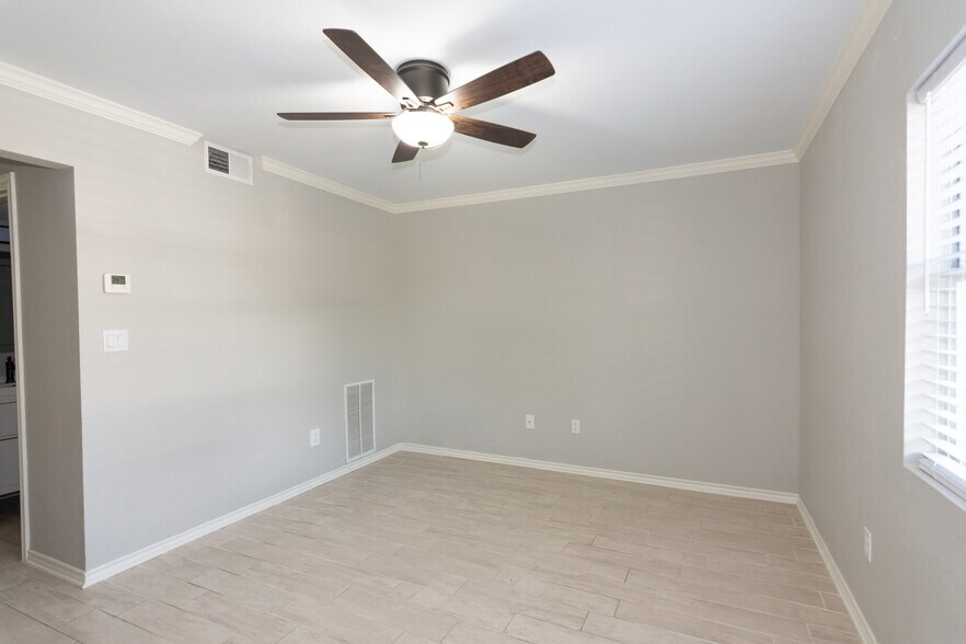 More Photos Of 114 Scofield Ave, Johnson City Apartments For Sale